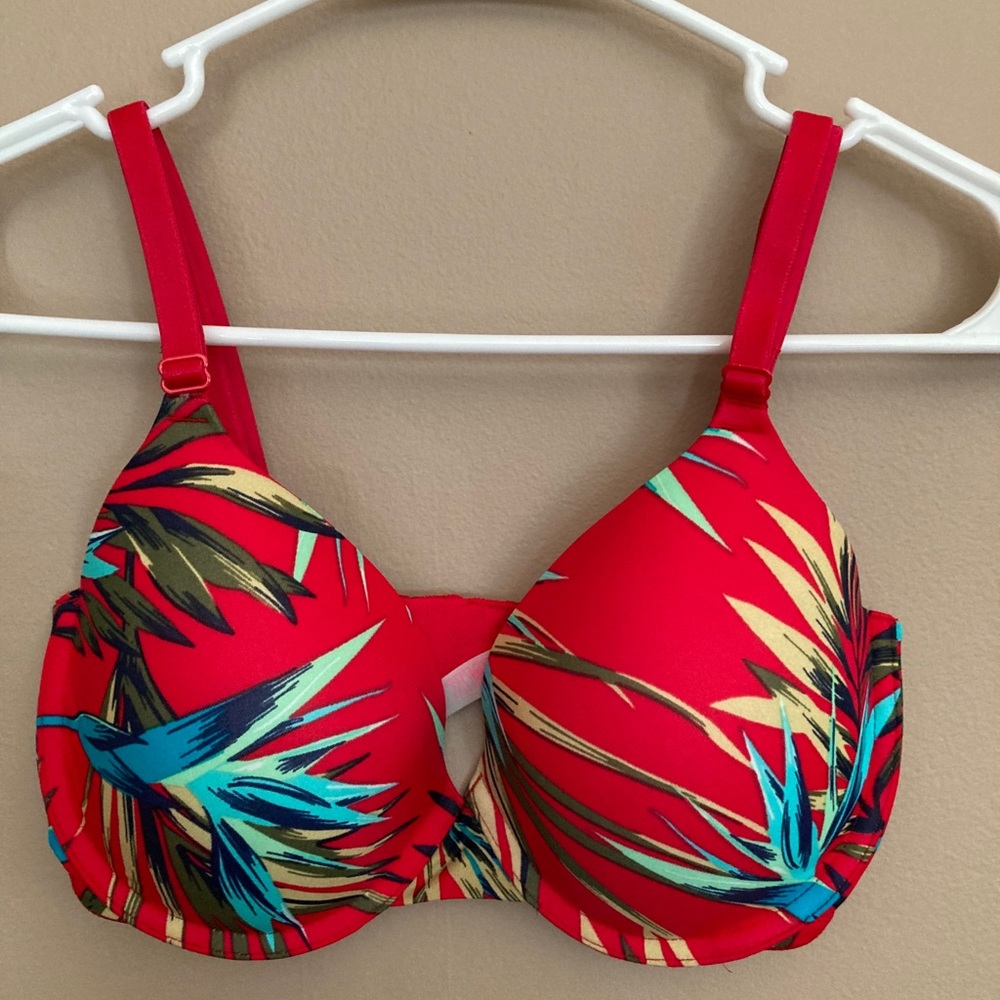 VS Pink Wear Everywhere T-Shirt Lightly Lined Bra